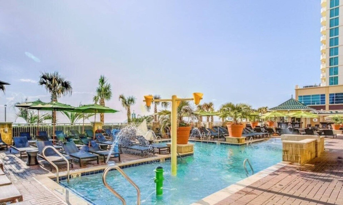 Northeast Virginia Beach Villa | Virginia Beach | Oceanfront Luxe | Pool & Beach | 2BR Deluxe