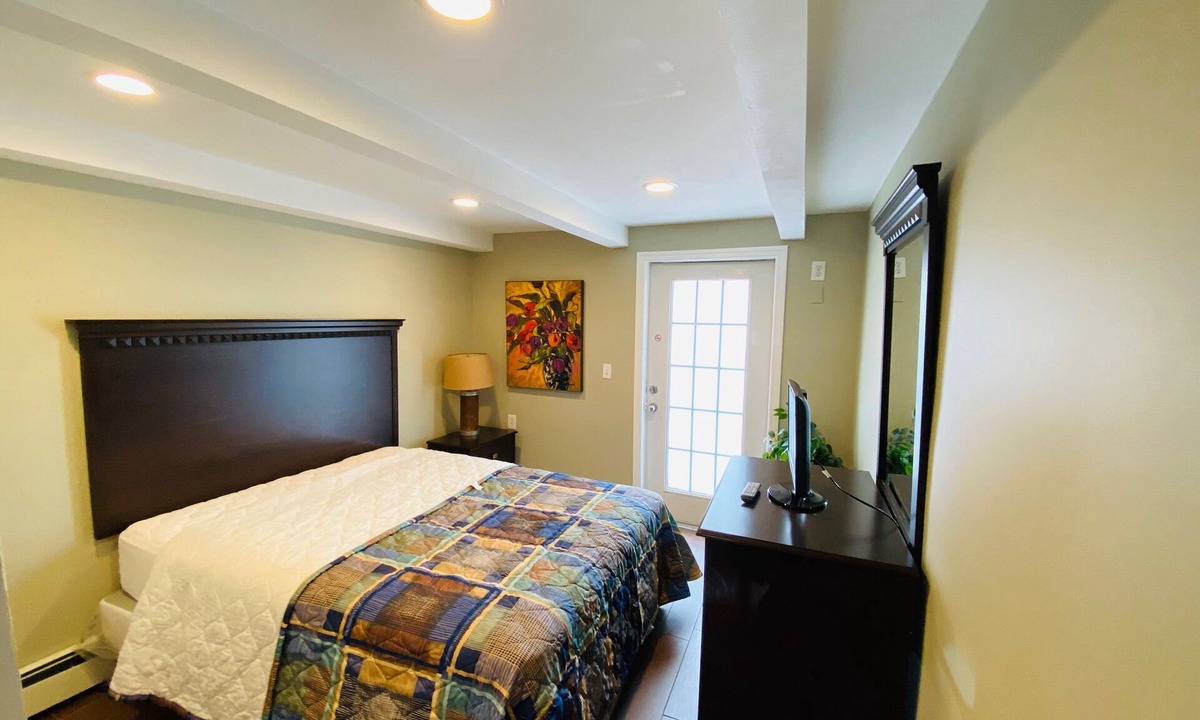 Seaside Heights Apartment | VRBO PREMIER HOST LISTING - 2 BR BEACH SUITE - TWO POOLS. Full Kit & Liv Rm