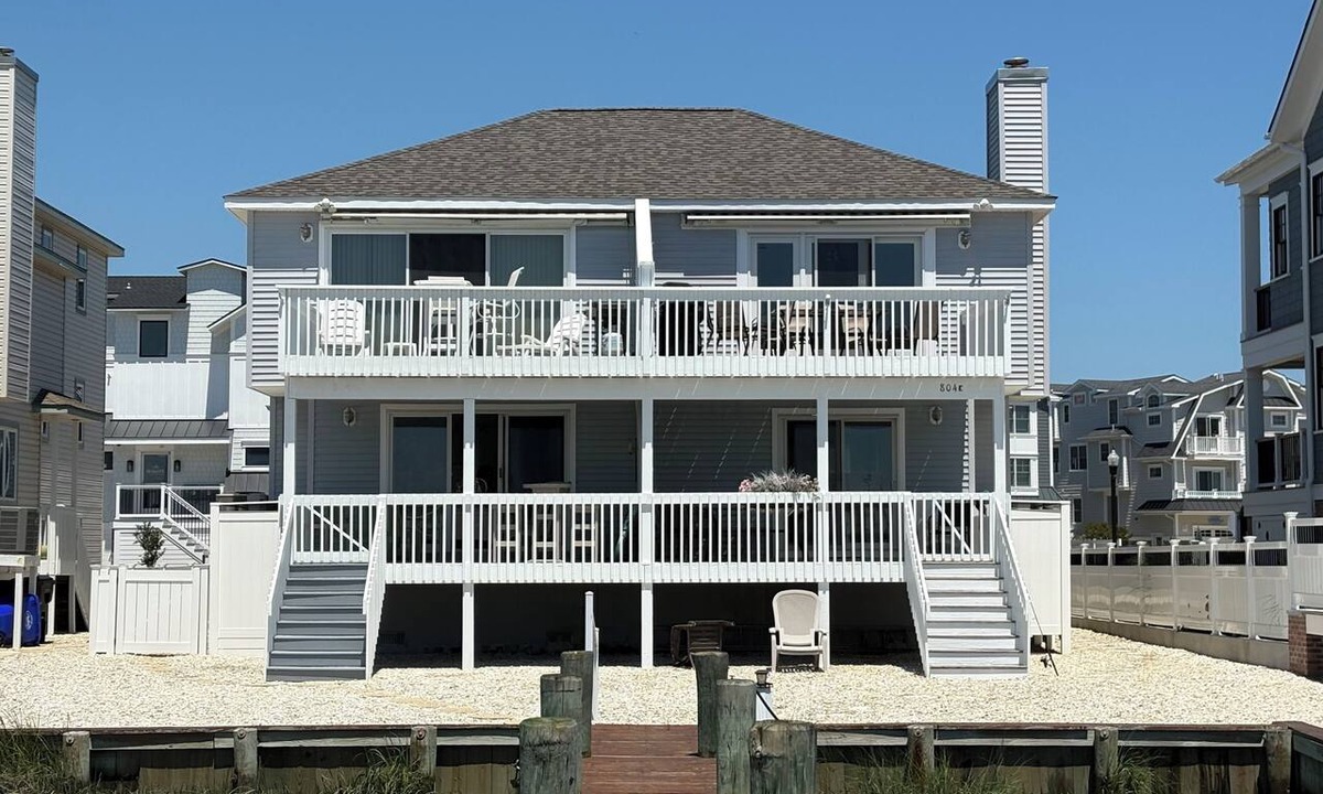 Avalon House | Wake up to breathtaking bay views and end each day with spectacular sunsets from this beautifully appointed four-level bayfront townhouse.