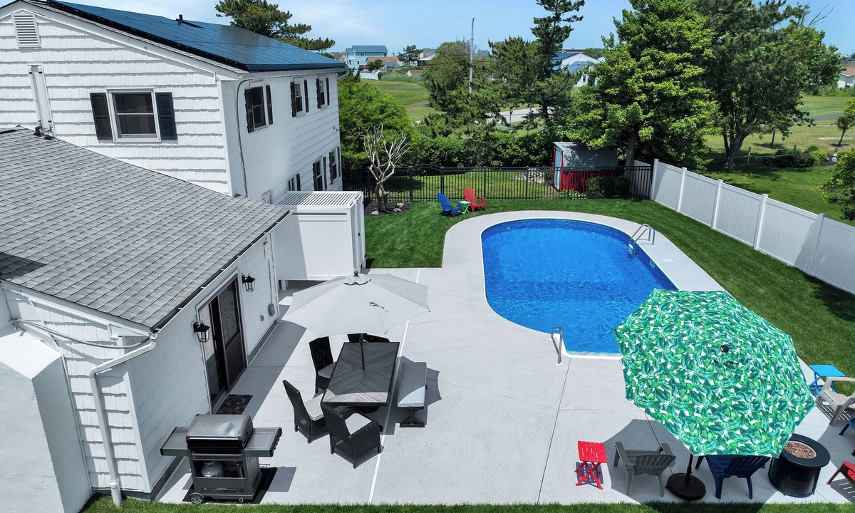 Brigantine House | Walk To Beach, 5 BR, Sleeps 14, Heated Saltwater Pool, Huge Yard, On Golf Course