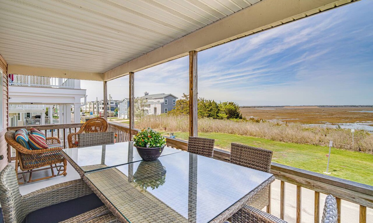 South End Condo | Walk to Beach: Ocean City Home w/Deck & Views!