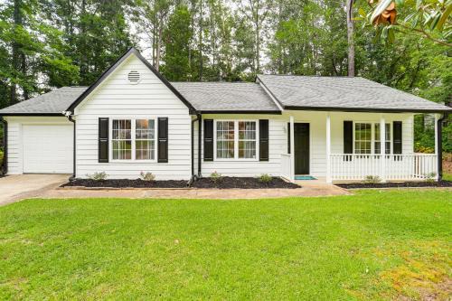 Woodstock House | Walk to Dtwn Woodstock: Modern Home w/Patio!