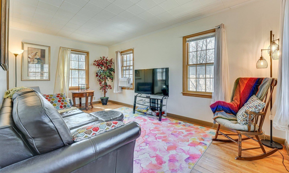 Ames Apartment | Walk to Iowa State University: Pet-Friendly Apartment!