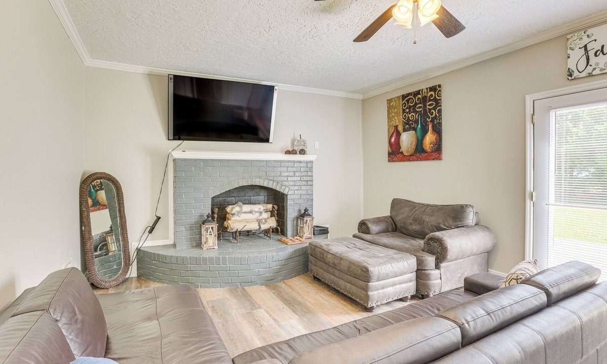 Jacksonville House | Walk to JSU! Family Getaway w/Yard