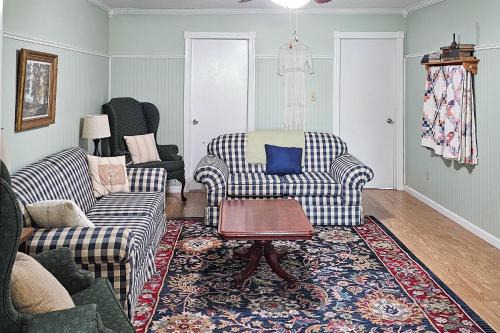 Nauvoo Apartment | Walk to Nauvoo Temple: Remodeled Family Apartment