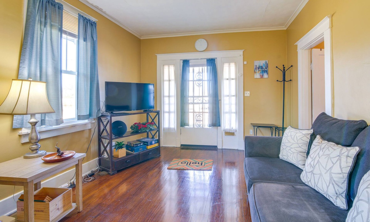 Vollintine-Evergreen House | Walk to Parks & Dining! Memphis Home w/Yard