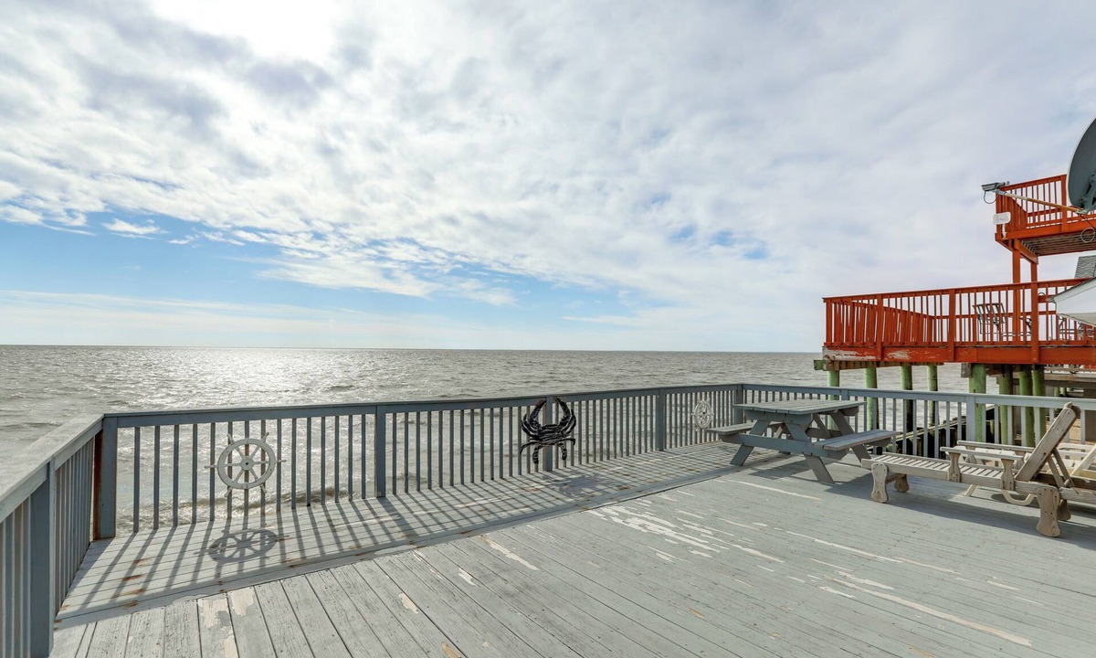 Downe House | Walk to Public Beach: Bayfront Jersey Home w/View