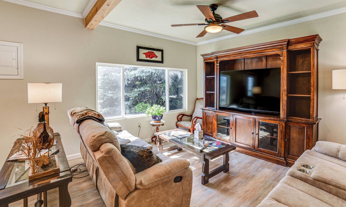 Oacoma House | Walk to River: Oacoma Home w/Dog-Friendly Yard!