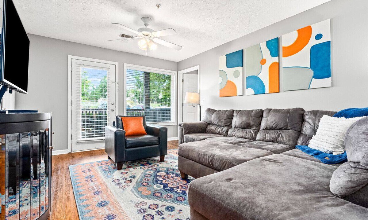 Auburn Condo | War Eagle South-1.5 to Stadium, pool and shops