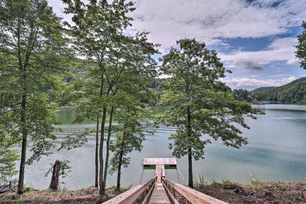 Butler House | Watauga Lake Butler Retreat w/Private Dock!