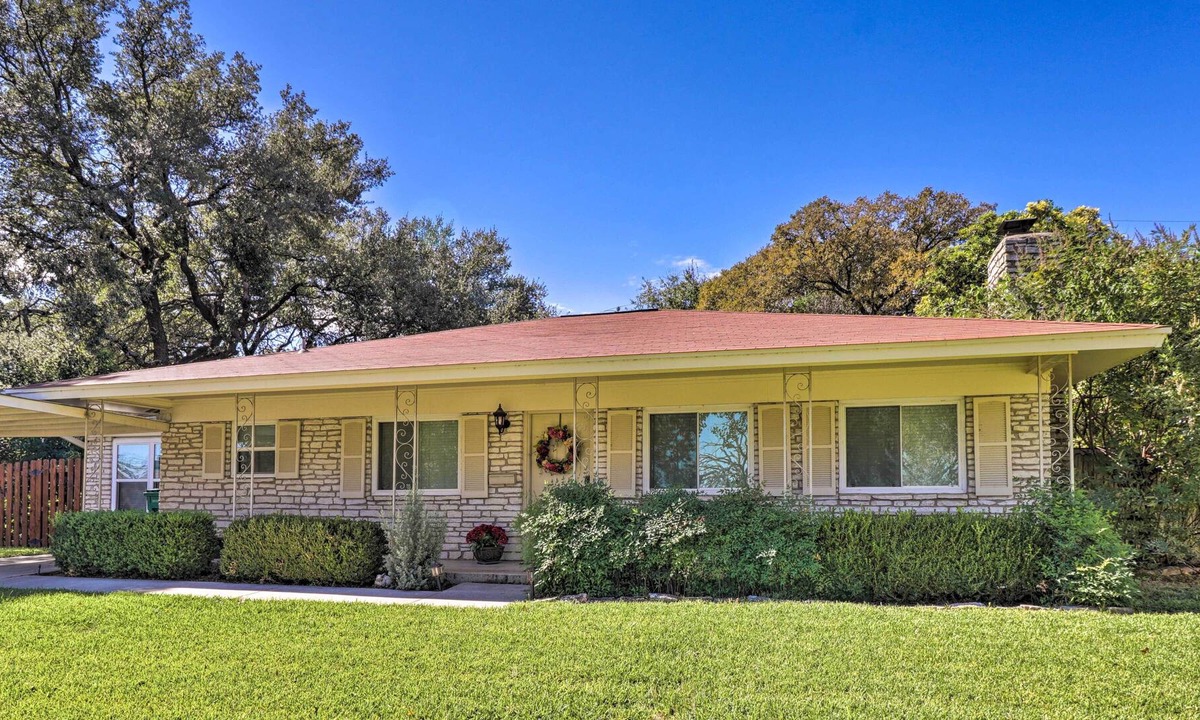 Bell County House | Water-View Nature Retreat < 1 Mile to Lake!
