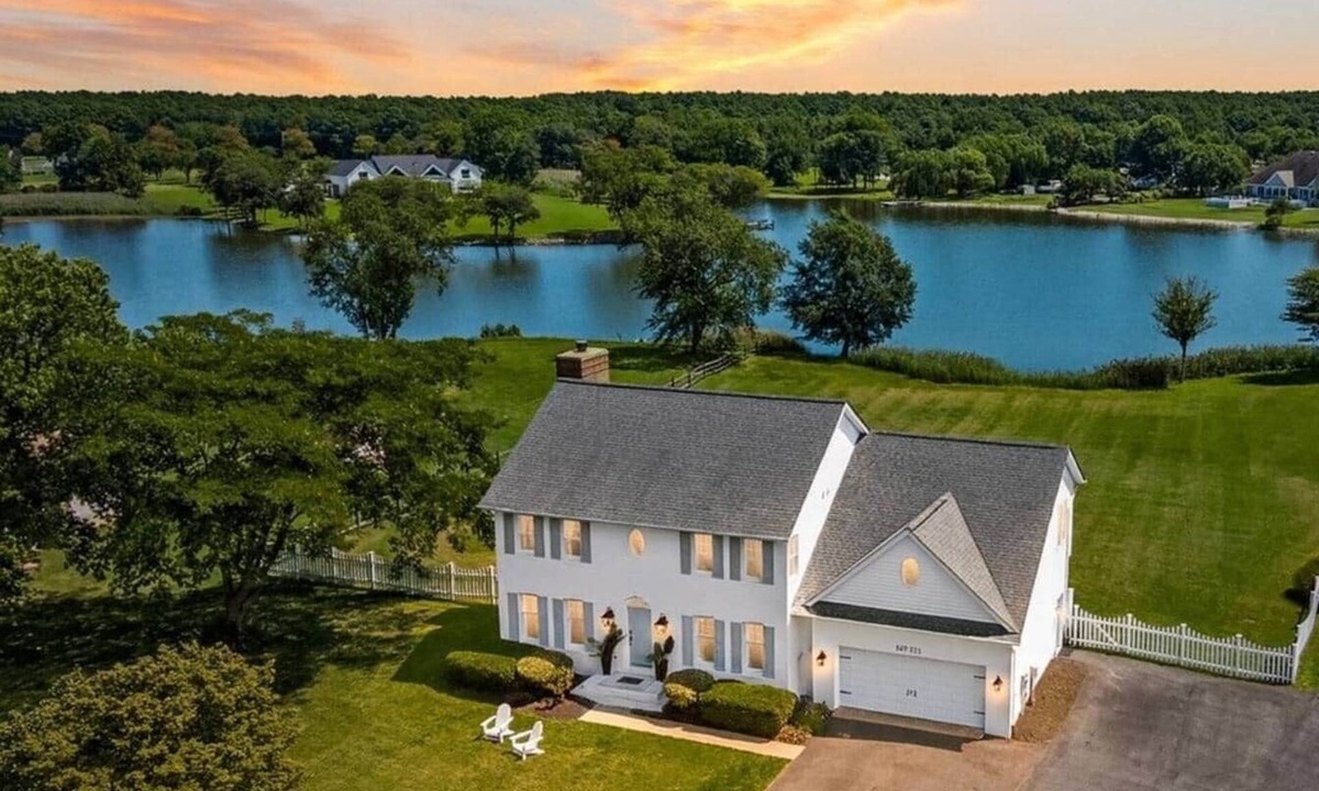 Stevensville House | *Waterfront* 5BR w/Pool + Firepit on Kent Island!