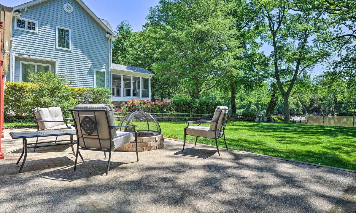 Annapolis Cottage | Waterfront Annapolis Cottage: Fire Pit & Pier