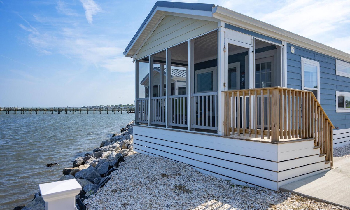 Chincoteague House | Waterfront Bungalow on Chincoteague Bay (VA)! - Waterfront Bungalow with Two Bedrooms