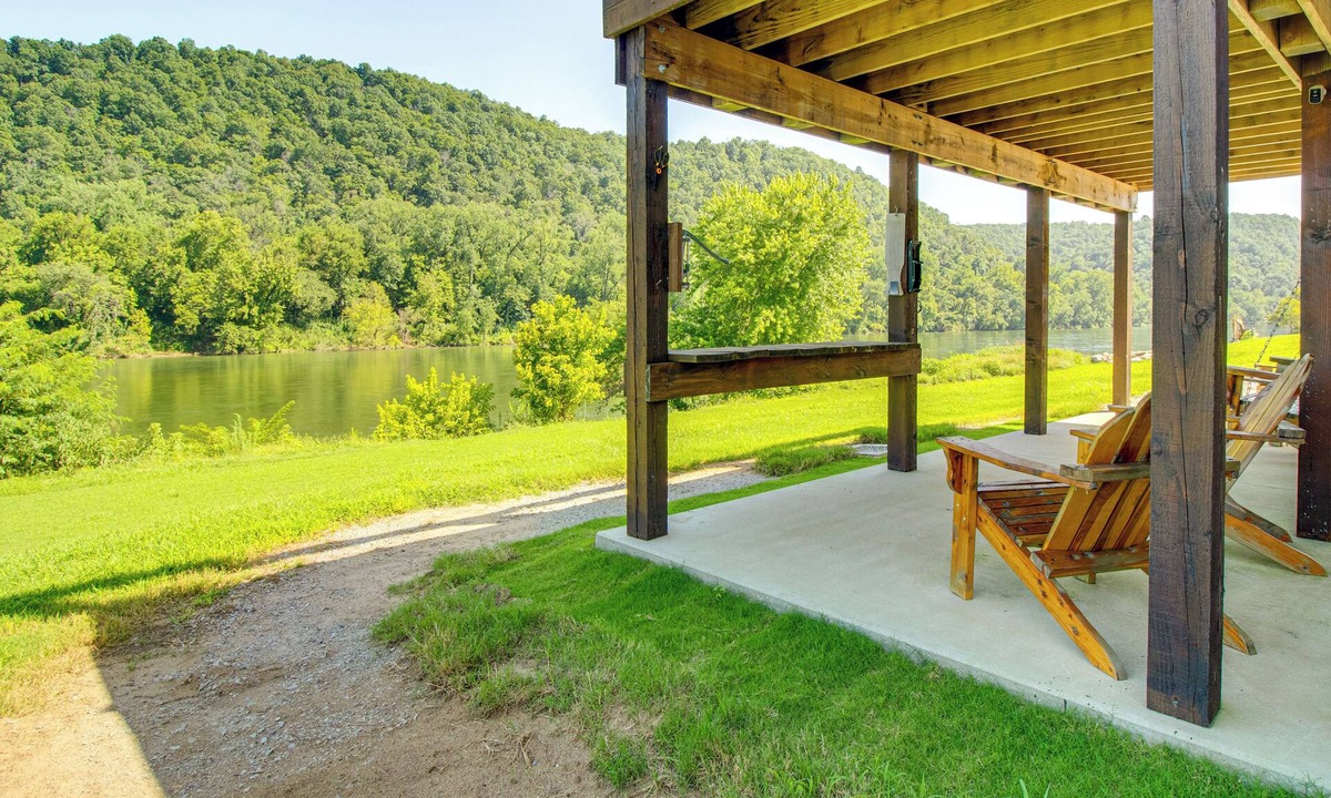 Mountain Home Cabin | Waterfront Cabin on White River w/Deck + Patio!
