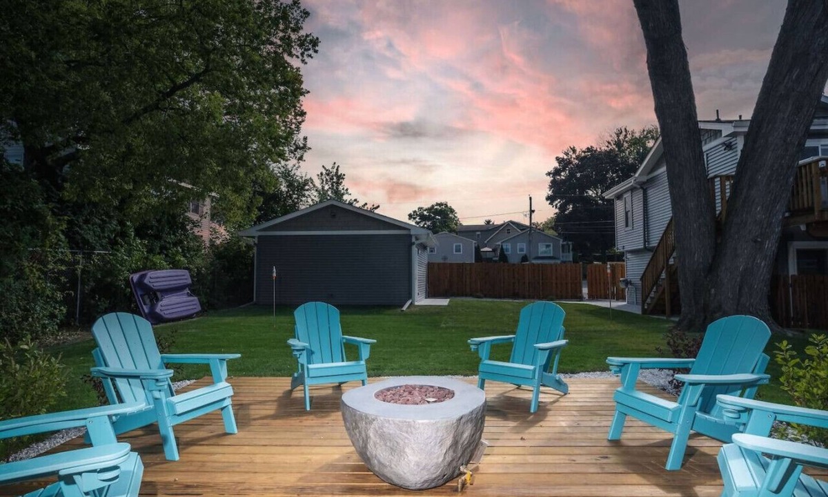 Fox Lake House | Waterfront Channel 3Bed 4Bath with Hot Tub Gazebo and Pet Friendly