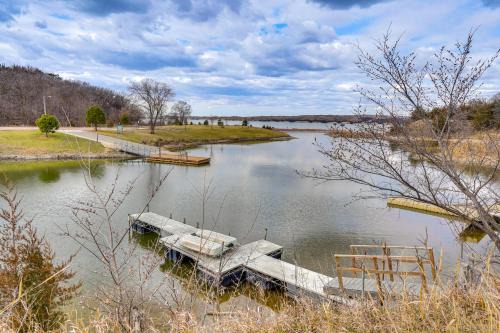 Crofton House | Waterfront Crofton Cabin - Boat Dock & Fire Pit!