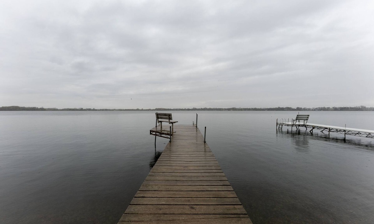 Rutland House | WATERFRONT HOME ON LAKE MADISON
