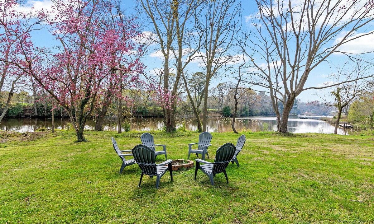 Cambridge House | WATERFRONT! HOT TUB! 4 BED/4 BATH CHARMING HOME IN THE HEART OF CAMBRIDGE