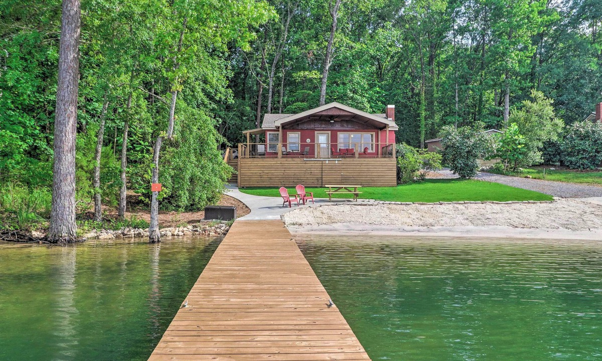 Little Kowaliga House | Waterfront Lake Martin Home w/Grill & Beach!