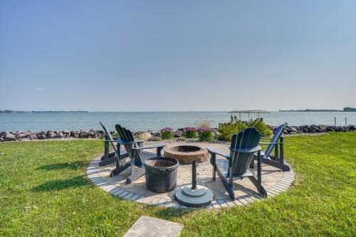 Hamlin County House | Waterfront Lake Poinsett Retreat w/Fire Pit!