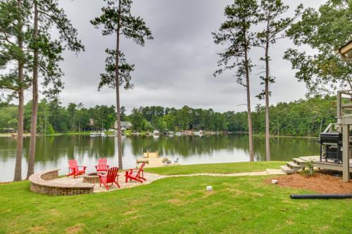 Chapin House | Waterfront Lakehouse w/Private Dock & Fire Pit!