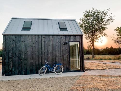 Allen County House | Waterfront Loft Cabin with Stargazing Skylights & Fishing in Humboldt, Kansas