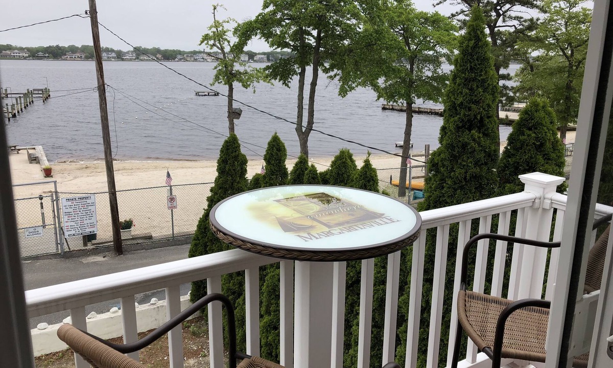 Osbornsville House | Waterfront property - On the Beach