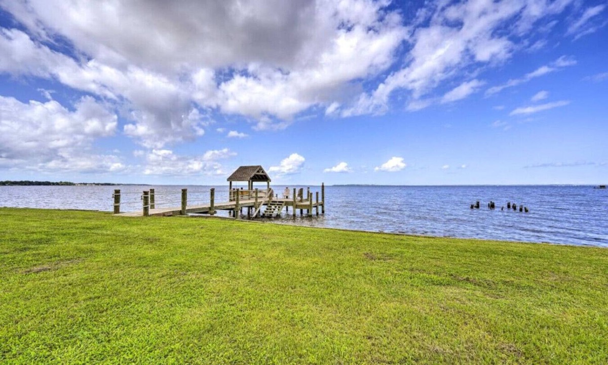 Currituck House | Waterfront Retreat w/Pier, Game Room & Fire Pit