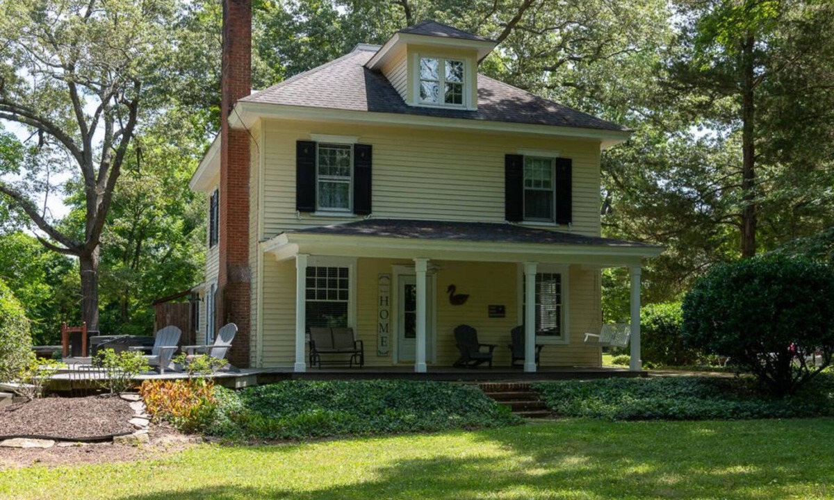 Golts House | Waterfront venue on secluded 60 acres with 2 homes great for a family retreat