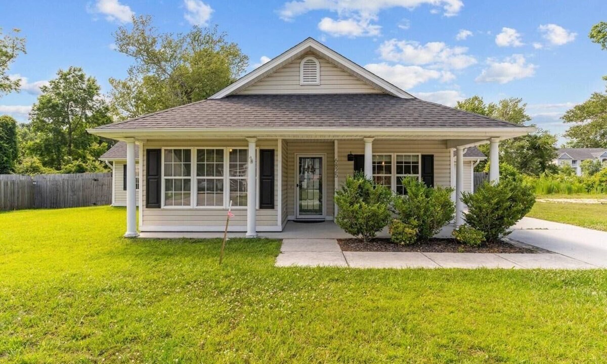 Kings Grant House | We Love Dogs - No Pet Fees - Near Wrightsville Bc