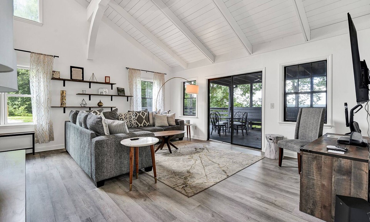 Sewanee House | Weblon's Retreat - Incredible Bluff View and Peaceful Woods