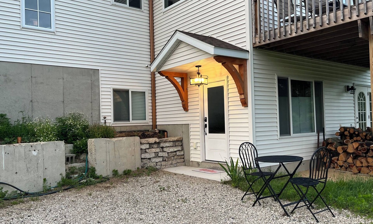 Burnips Apartment | Welcome to Benison Place, a peaceful all inclusive 1-bedroom apartment with WiFi