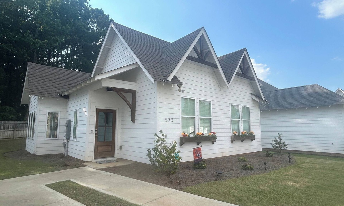 Auburn House | Welcome to Ode to Aubie! Full house 3 bedroom - 1.4 m to the Stadium!