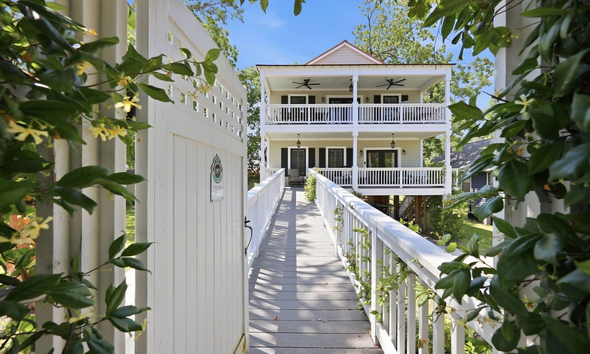 Oriental House | Welcome to The Bridge House