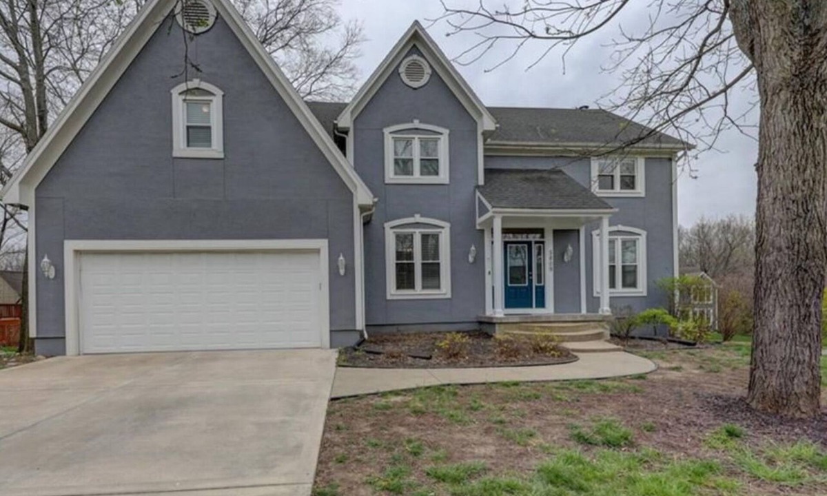 Overland Park House | Welcome World Cup fans to this Spacious 5-bedroom house with Modern updates