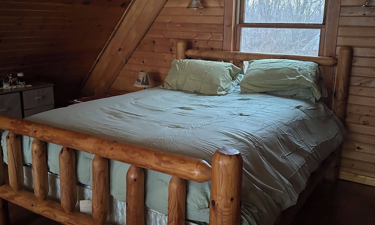 Ellsworth Cabin | Welcoming 2-bedroom cabin in Ellsworth