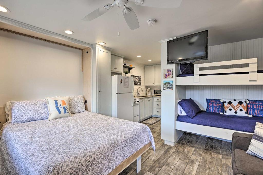Auburn Apartment | Welcoming Auburn Studio - 1 Block to Campus!