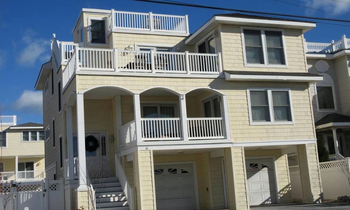 Ship Bottom House | Well appointed 5 bedroom 3.5 bath in Ship Bottom located 6 homes to the beach