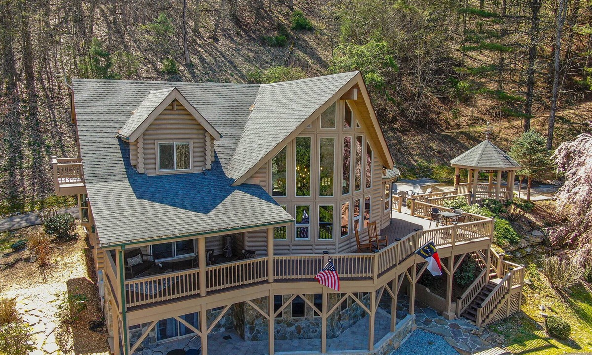 Sugar Grove Cabin | Whispering Willow - outdoor space, hot tub, game tables, views, near original Mast General Store
