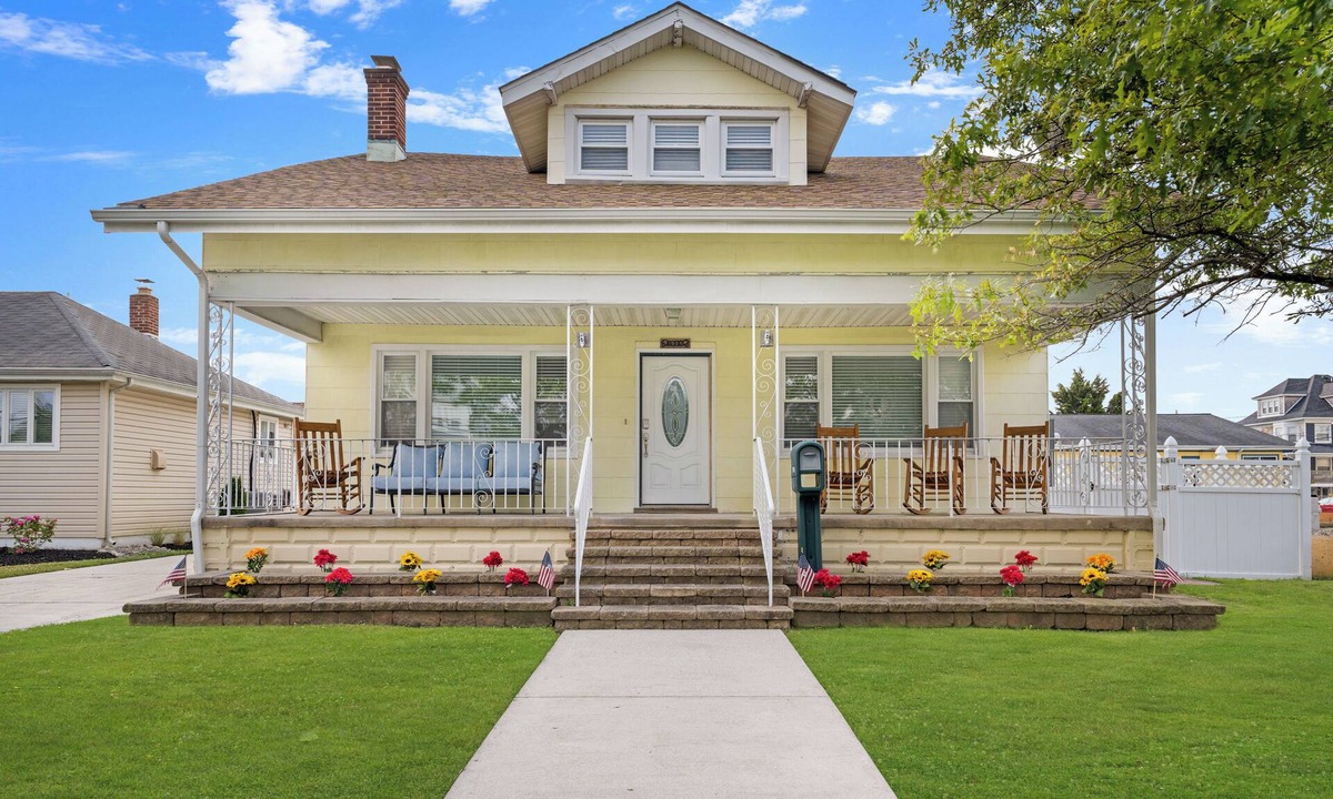 North Wildwood House | Wild Fudgie Wudgie - 5 Bedroom - Sleeps 14 - 1905 Central Ave - NWW
