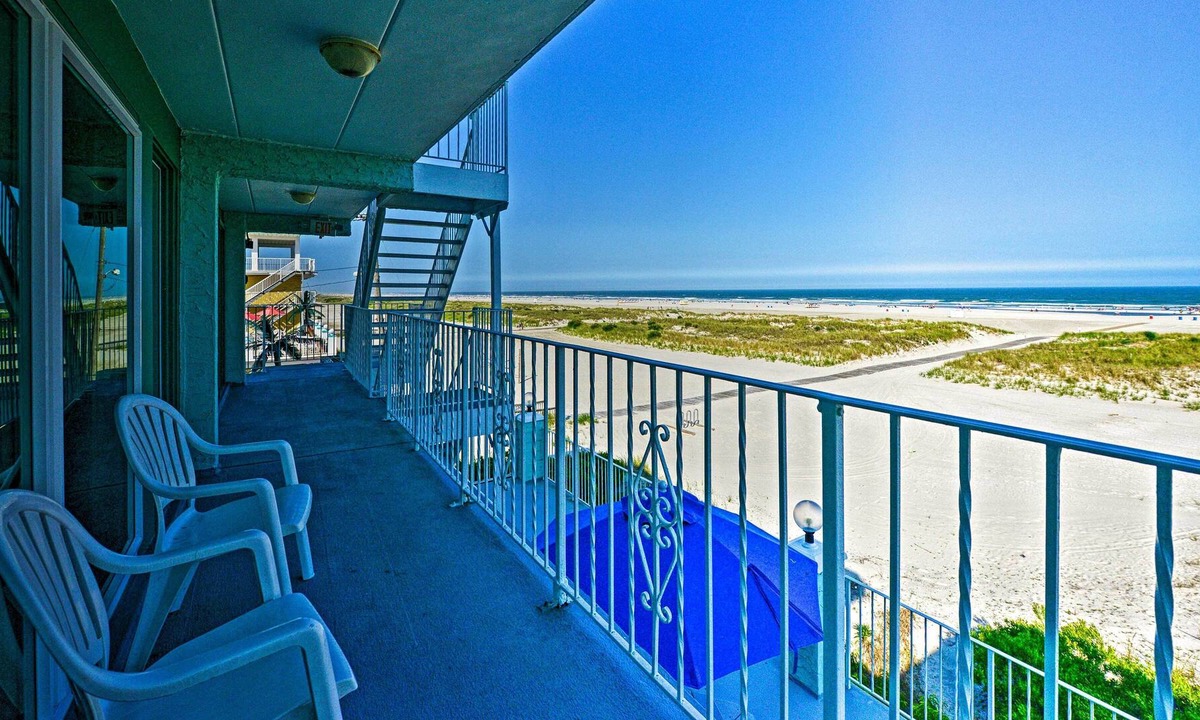 Green Creek Condo | Wildwood Crest Beachfront Home w/ Shared Pool!