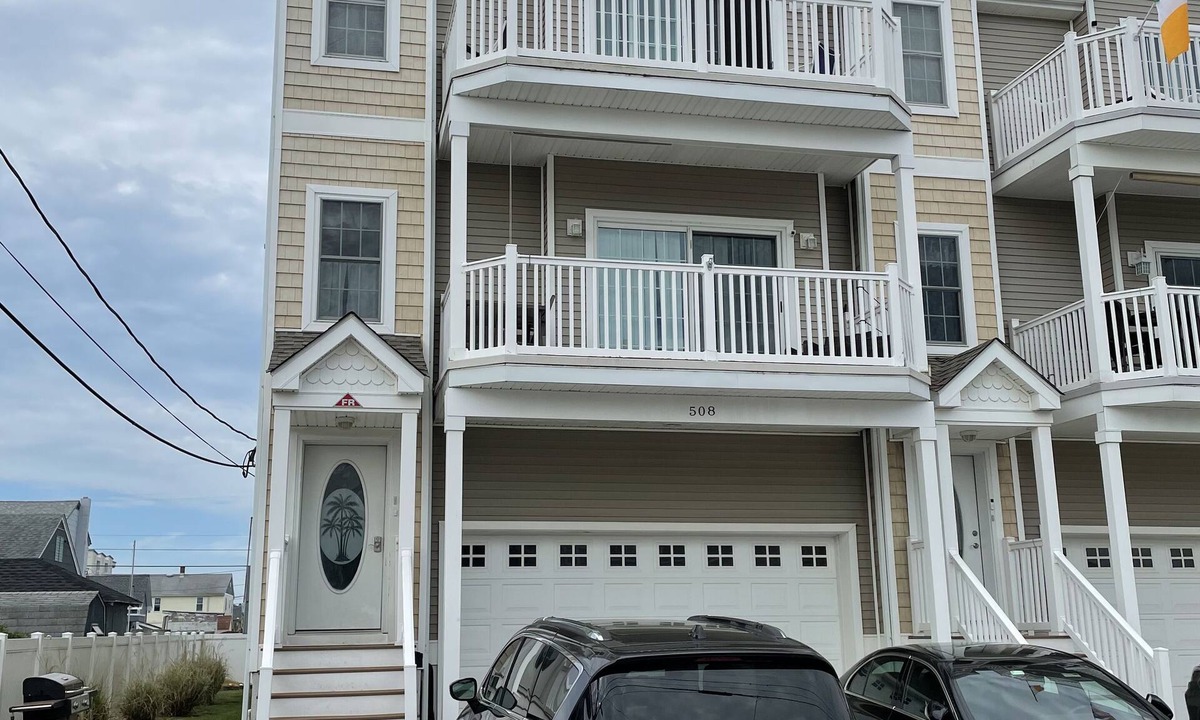 Wildwood Condo | Wildwood vacation home by the Bay. Prime Location on a Beautiful Street!