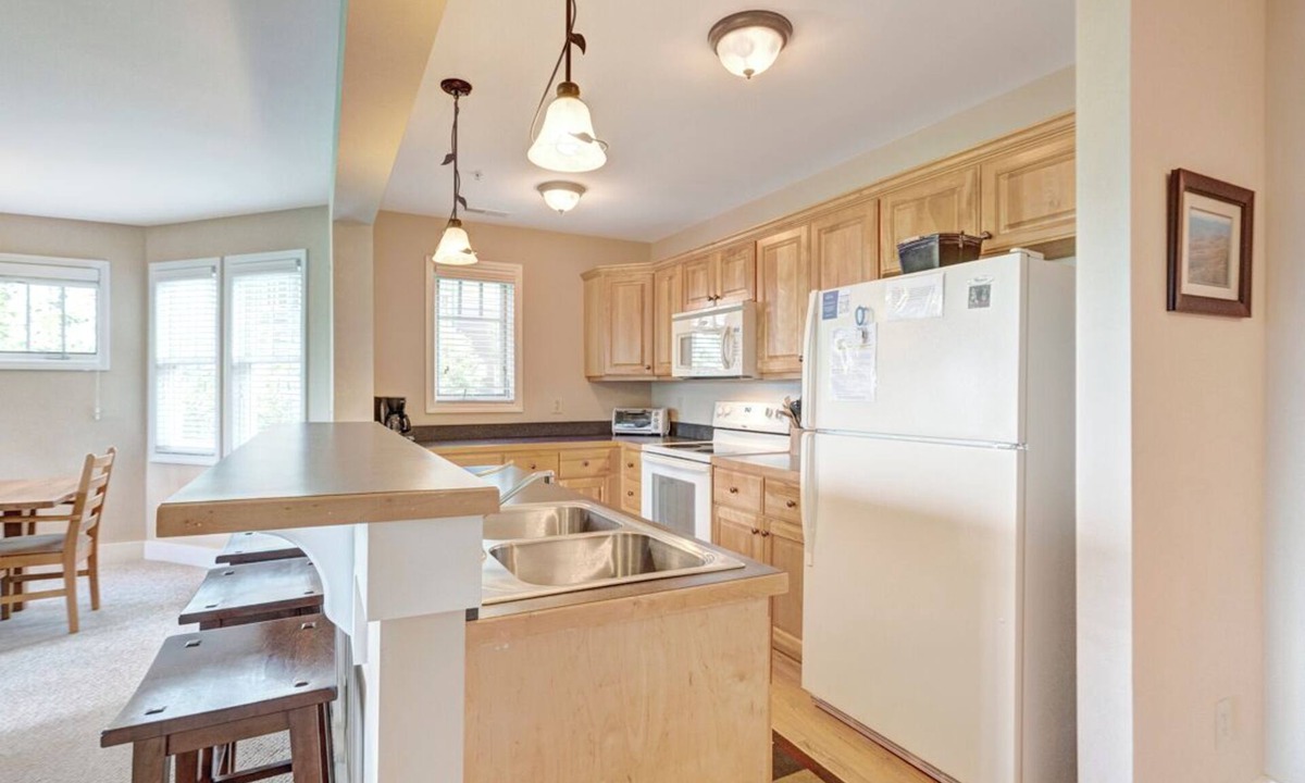 Banner Elk Condo | Wintergreens R1012- Mtn Condo/View, Gated Resort, Indoor/Outdoor Pools & Hot Tub