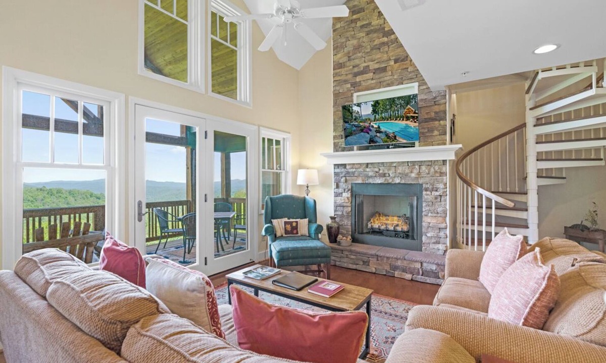 Banner Elk Condo | Wintergreens R1231-Mtn Condo/View, Gated Resort, Indoor/Outdoor Pools & Hot Tub