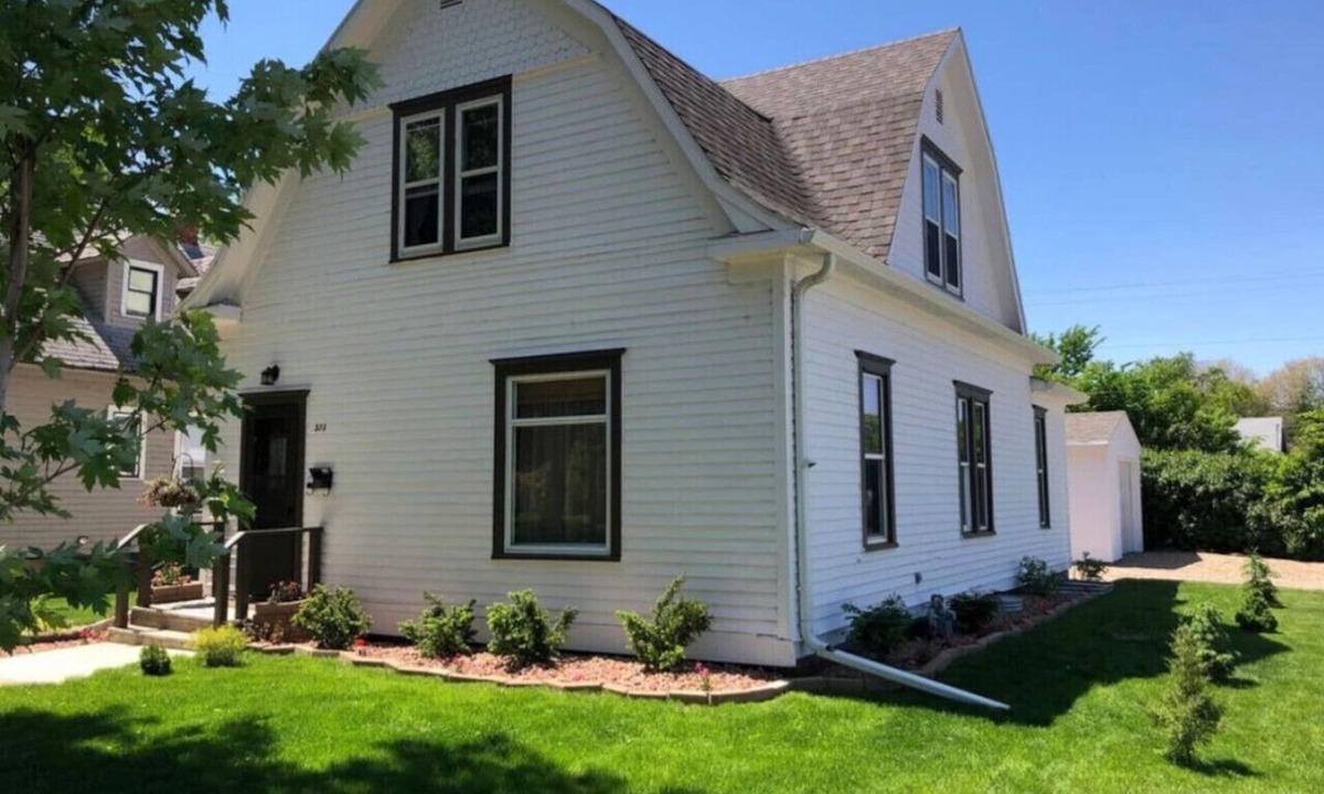 Aberdeen House | Wolf Den | Fully furnished 4BR home in Aberdeen