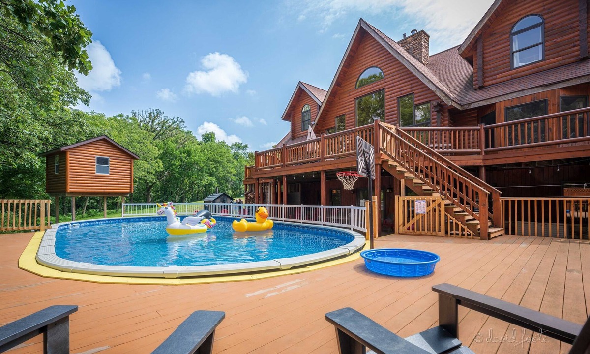 Kent Cabin | Wonder Bear Lodge Private Heated Pool | Hot Tub | 6 King Beds | Sleeps 16