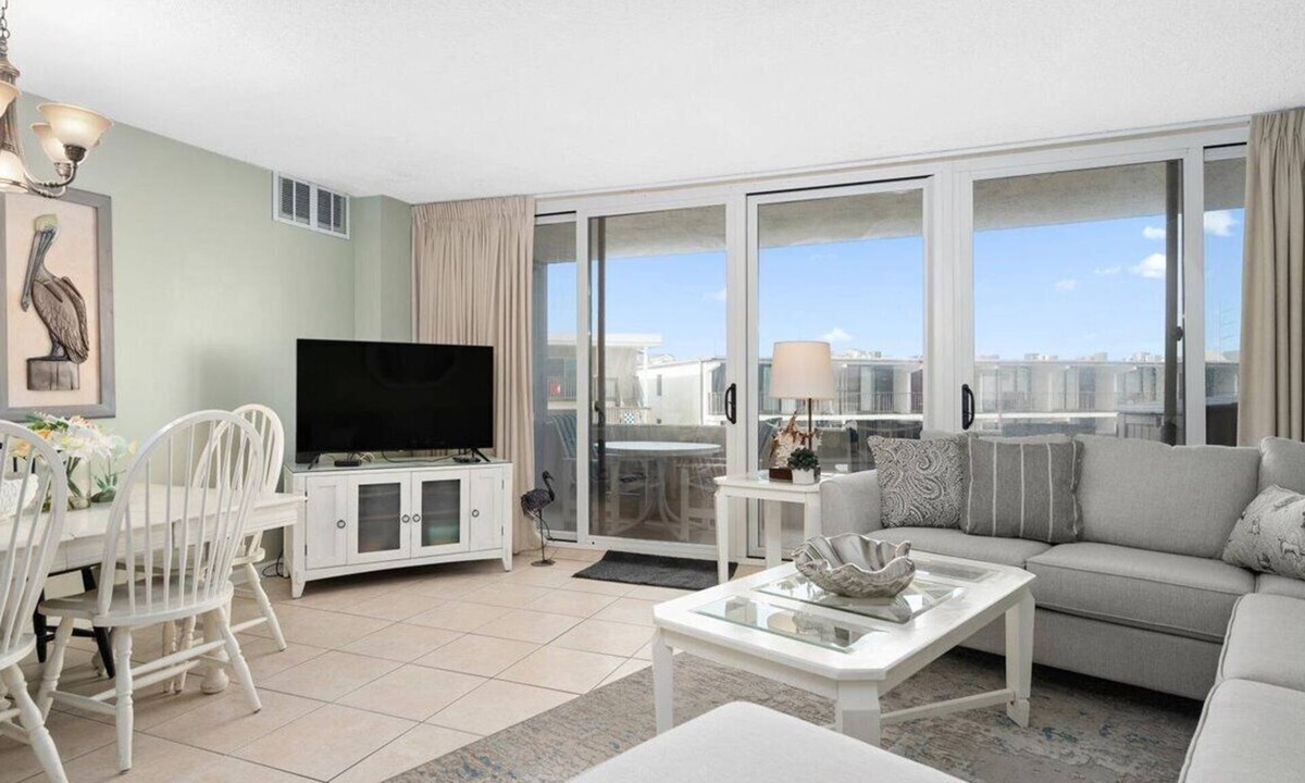 Midtown Ocean City Condo | Wonderful 2 BR 2 BA Condo in an Oceanfront Building with Pool!