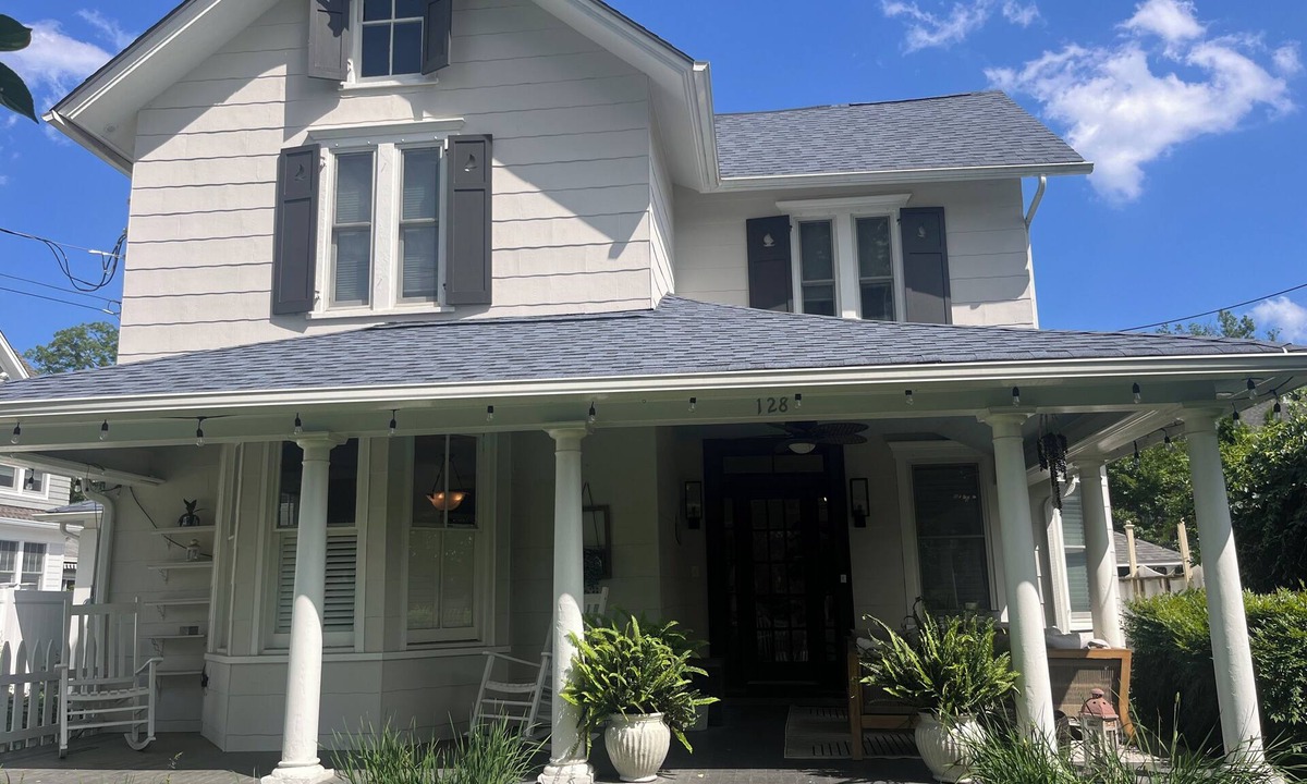 Manasquan House | Wonderful 4-bedroom house with built in pool in charming Manasquan