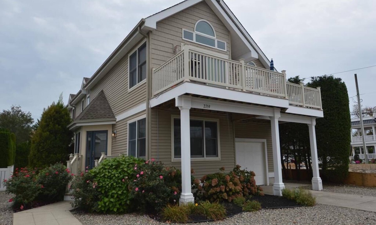 Avalon House | Wonderful Avalon NJ vacation rental home. Recent updates throughout. Convenient to the beach and downtown shops and restaurants.